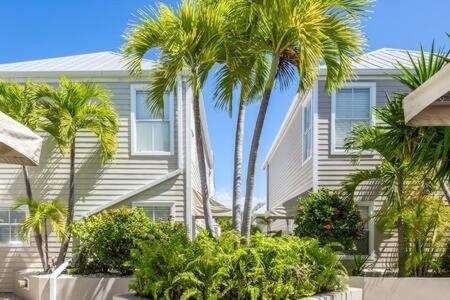 New Casa Caribe By Brightwild- Two-Story Condo Rooftop Pool Key West Exterior foto